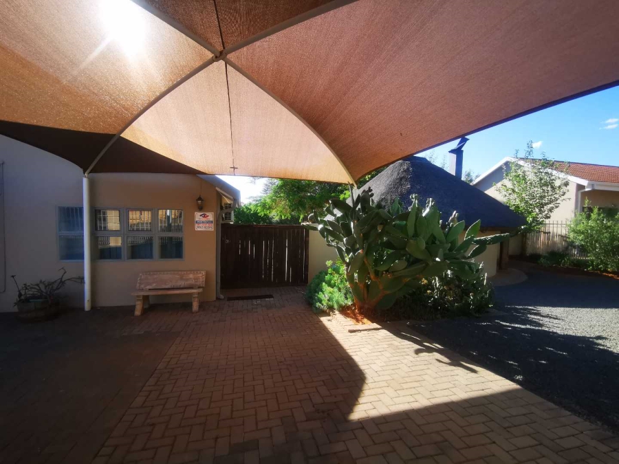 4 Bedroom Property for Sale in Langenhovenpark Free State